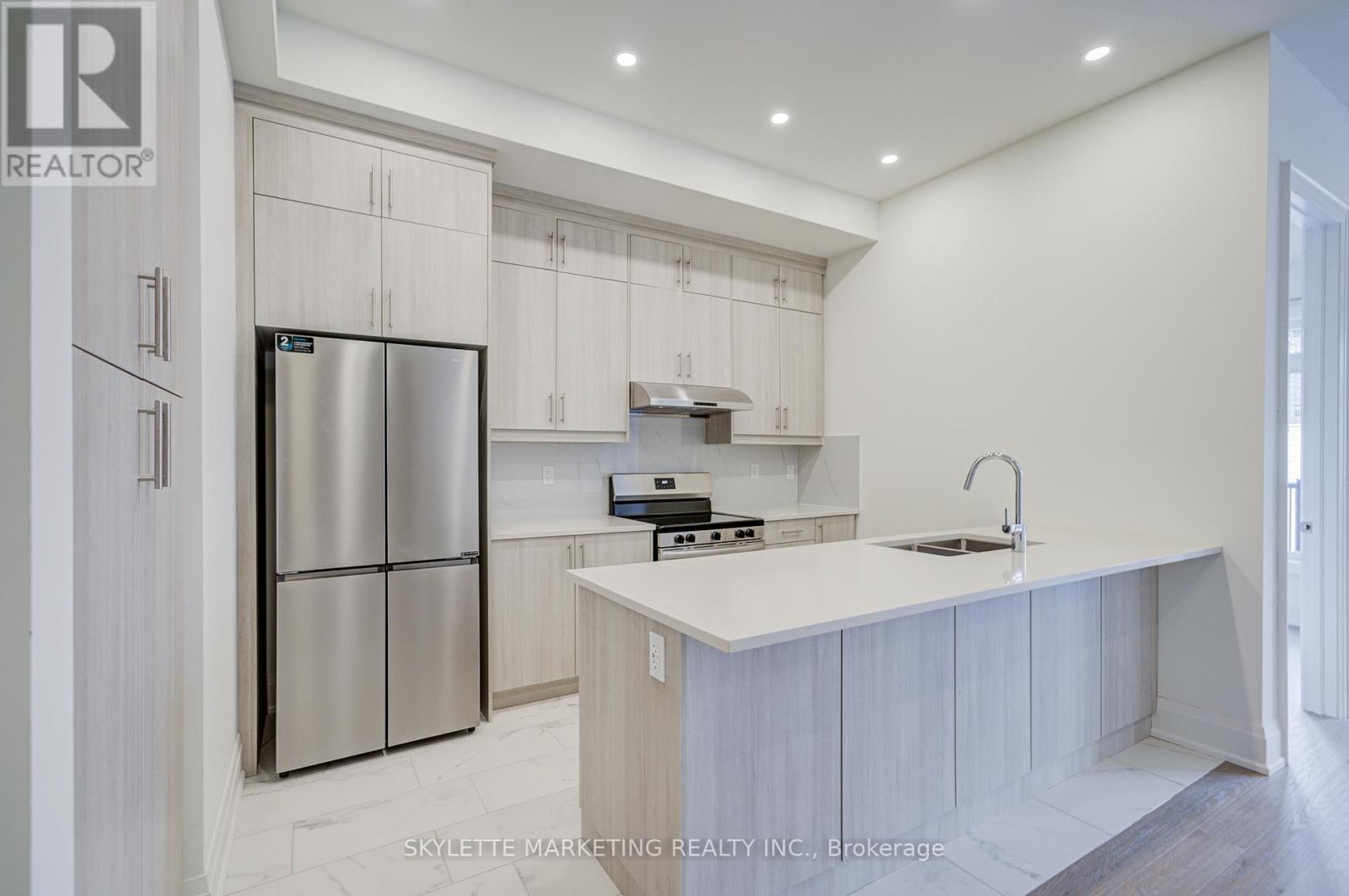 3298 Azam Way, Oakville, Ontario  L6M 5S2 - Photo 4 - W12489086