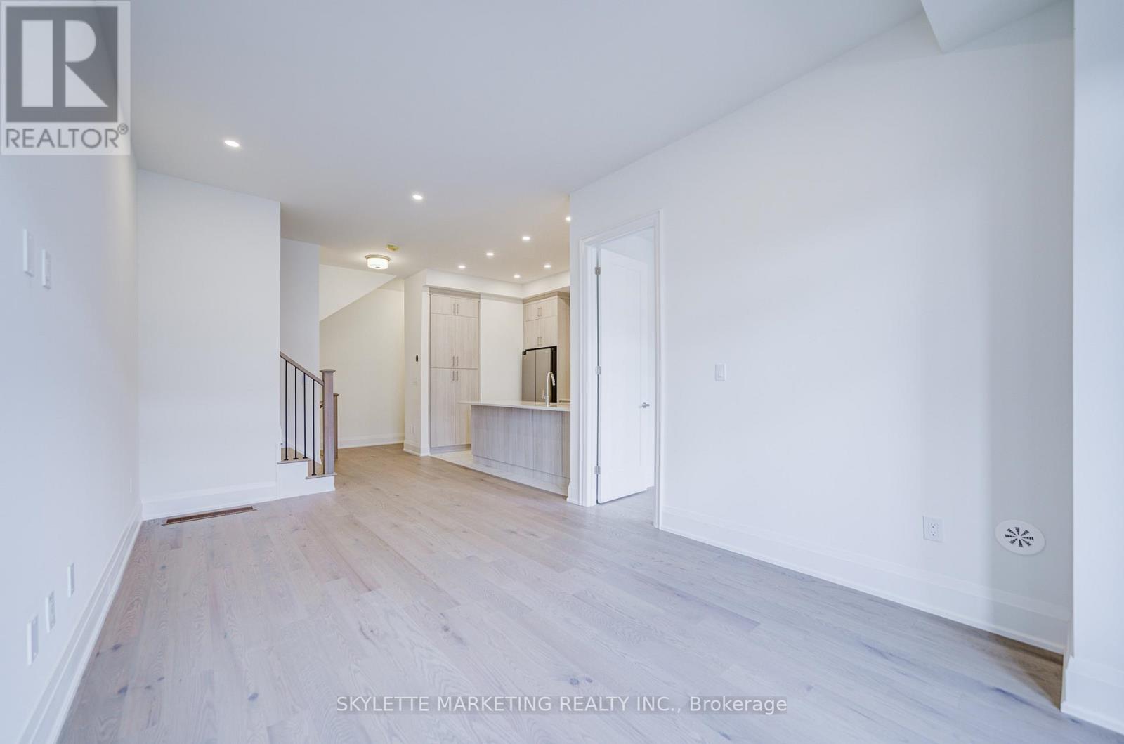 3298 Azam Way, Oakville, Ontario  L6M 5S2 - Photo 7 - W12489086