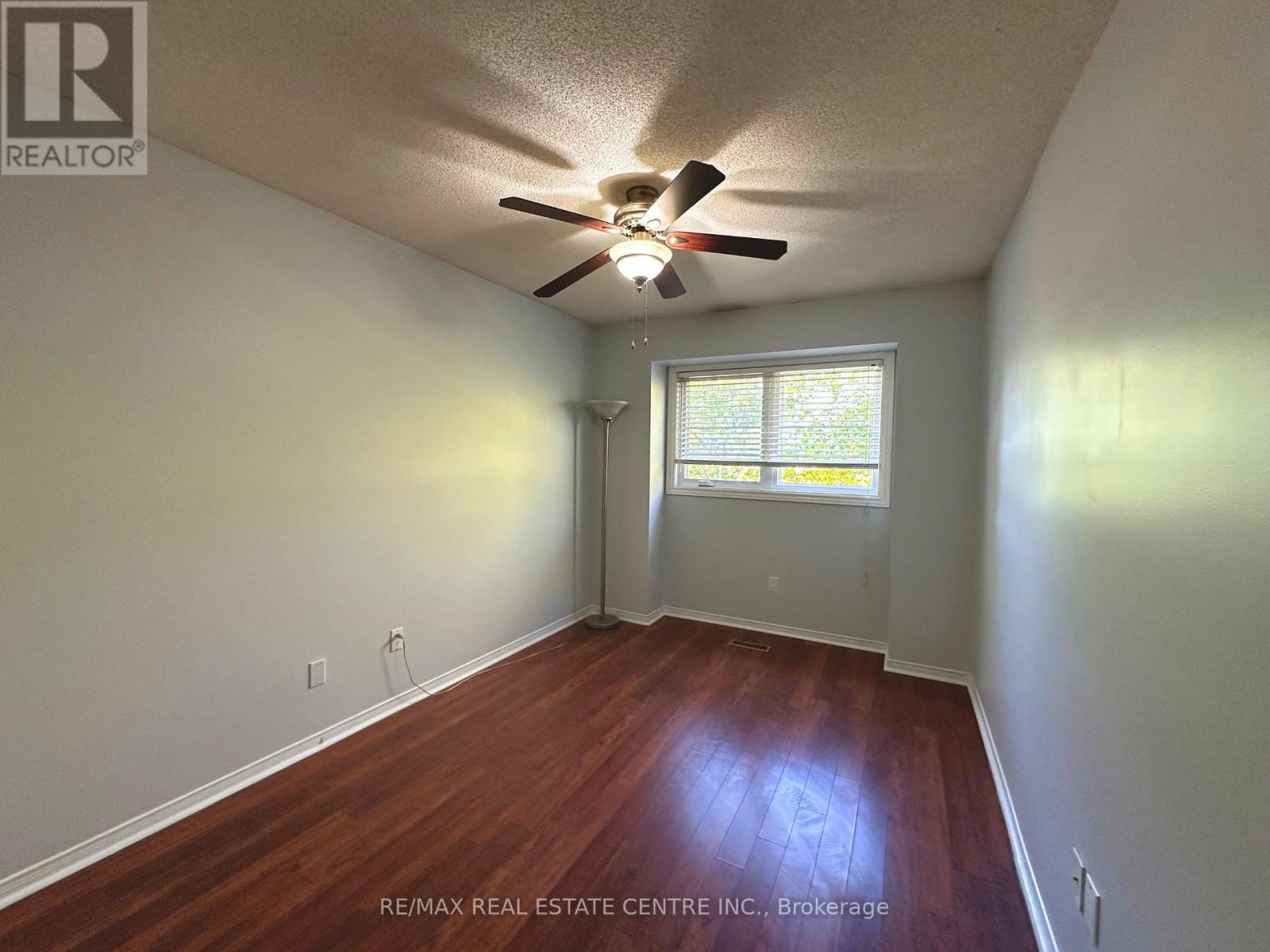 22 - 2215 Cleaver Avenue, Burlington, Ontario  L7M 4C5 - Photo 12 - W12489104