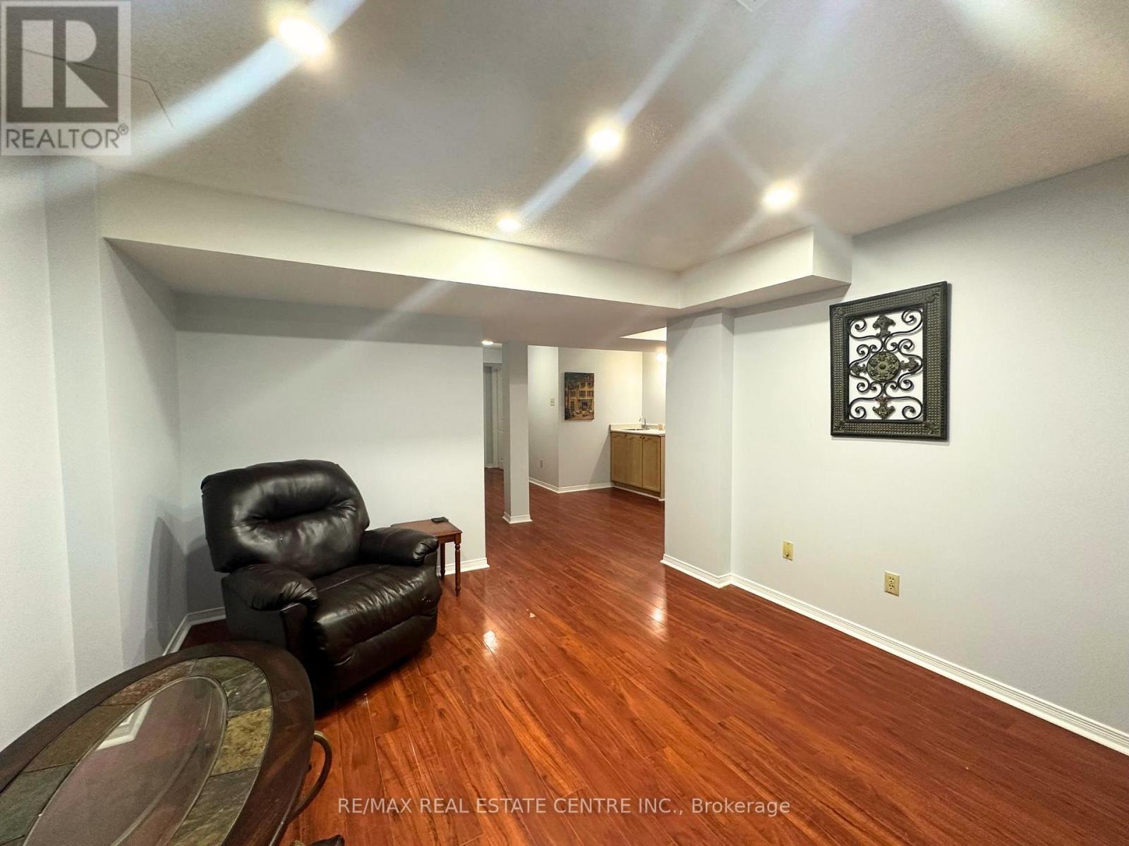 22 - 2215 Cleaver Avenue, Burlington, Ontario  L7M 4C5 - Photo 14 - W12489104