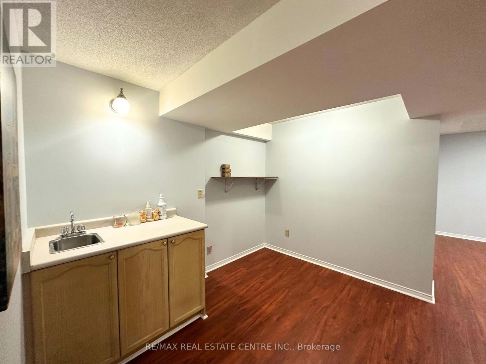 22 - 2215 Cleaver Avenue, Burlington, Ontario  L7M 4C5 - Photo 17 - W12489104