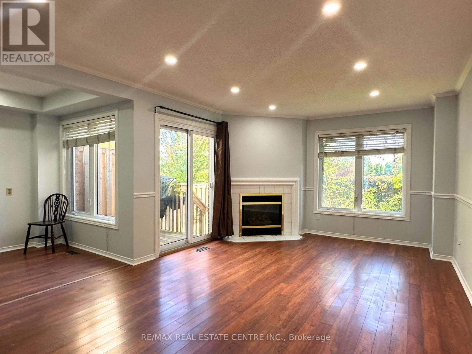 22 - 2215 Cleaver Avenue, Burlington, Ontario  L7M 4C5 - Photo 2 - W12489104