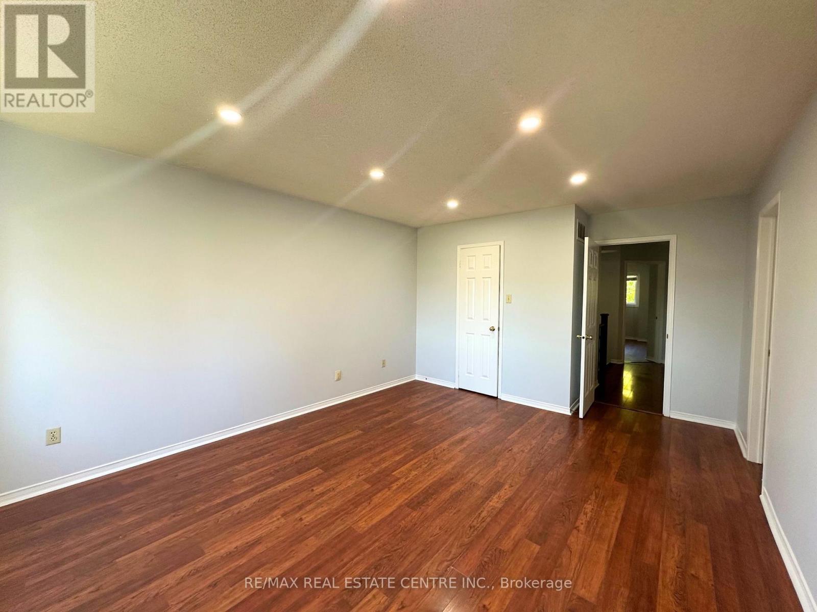 22 - 2215 Cleaver Avenue, Burlington, Ontario  L7M 4C5 - Photo 6 - W12489104