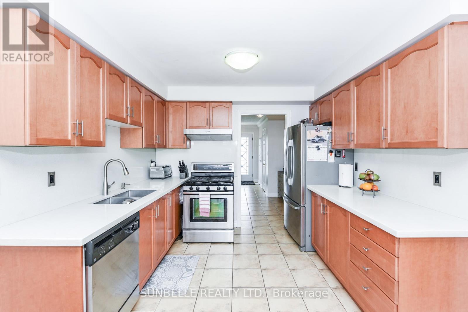 38 Sunny Glen Crescent, Brampton, Ontario  L7A 2C6 - Photo 13 - W12430765