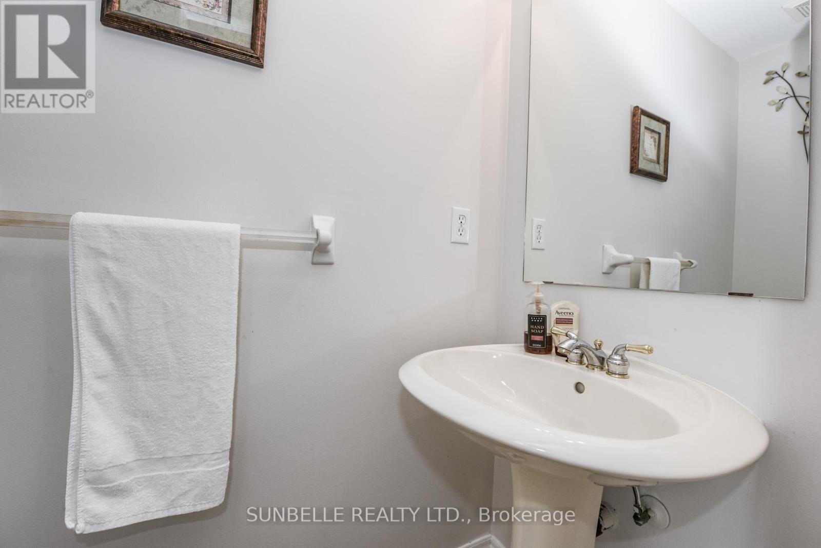 38 Sunny Glen Crescent, Brampton, Ontario  L7A 2C6 - Photo 6 - W12430765