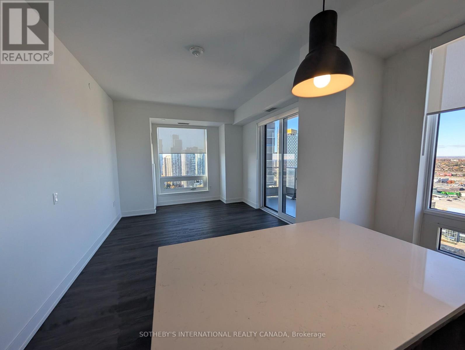 3010 - 185 Enfield Place, Mississauga, Ontario  L5B 0R3 - Photo 3 - W12481239