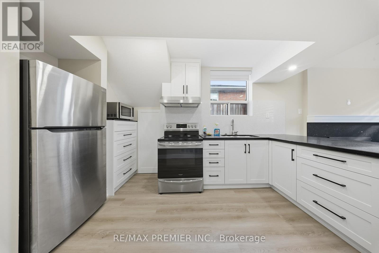 46 Samba Drive, Toronto, Ontario  M9M 2N1 - Photo 6 - W12483952