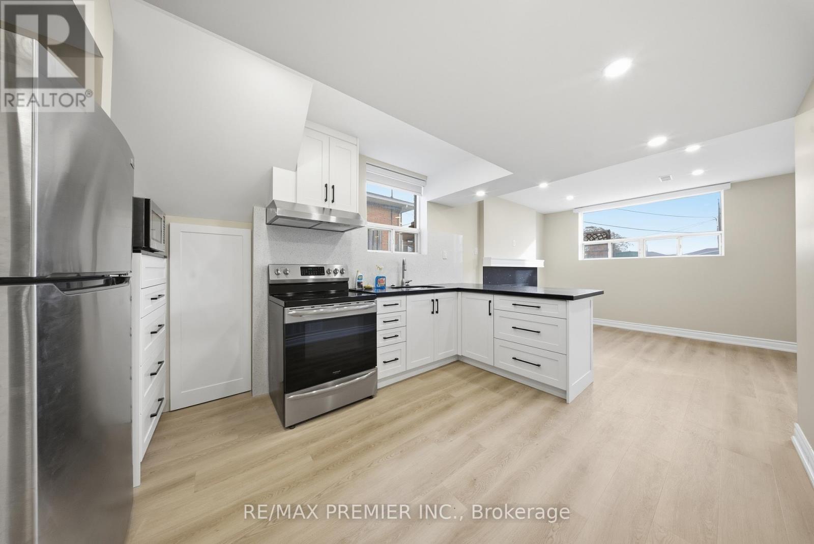 46 Samba Drive, Toronto, Ontario  M9M 2N1 - Photo 7 - W12483952