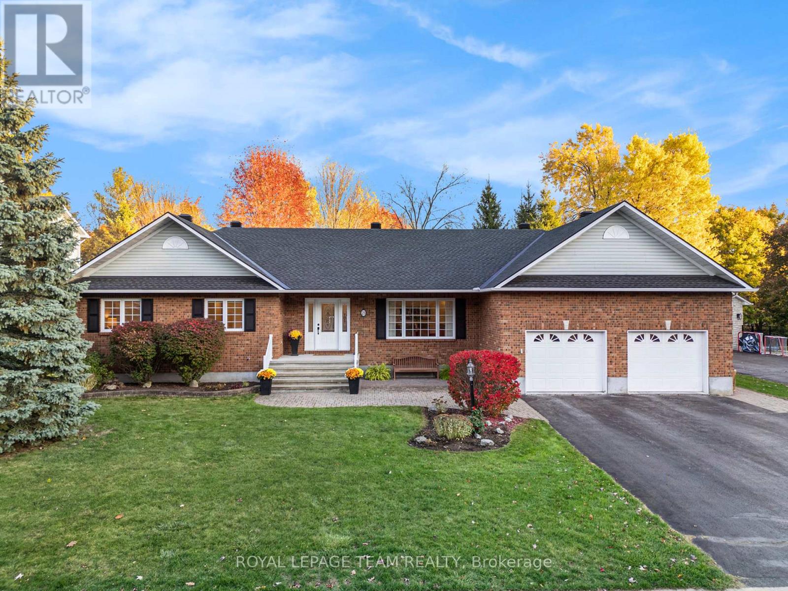 23 CYPRESS GARDENS, Ottawa, Ontario