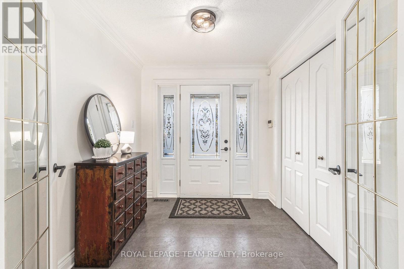 23 Cypress Gardens, Ottawa, Ontario  K2S 1W6 - Photo 6 - X12489126