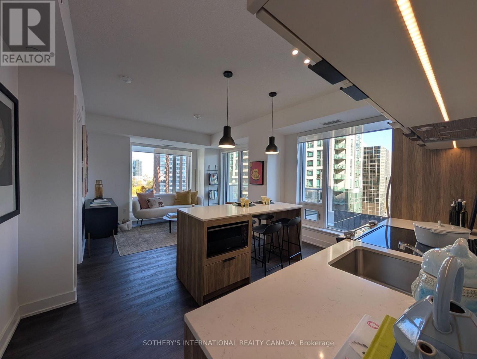 3010 - 185 Enfield Place, Mississauga, Ontario  L5B 0R3 - Photo 10 - W12481239