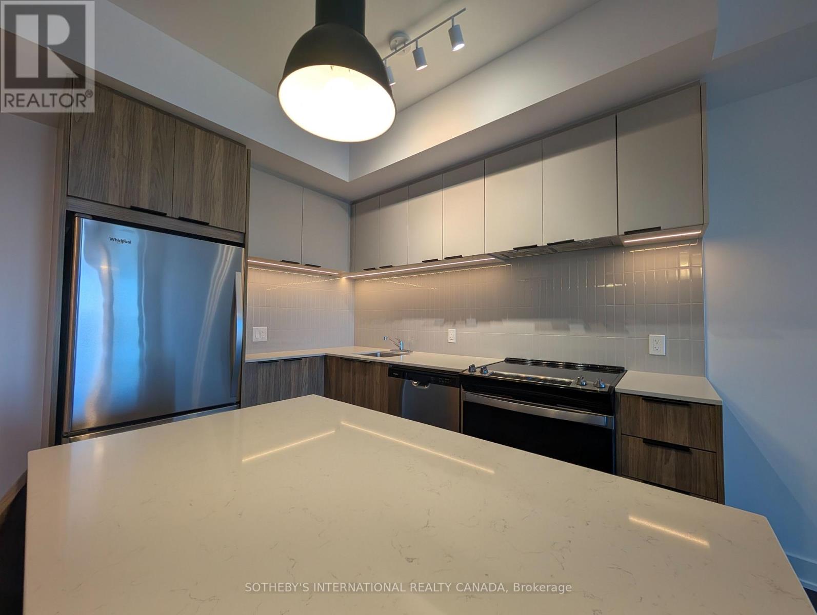 3009 - 185 Enfield Place, Mississauga, Ontario  L5B 0R3 - Photo 2 - W12481288