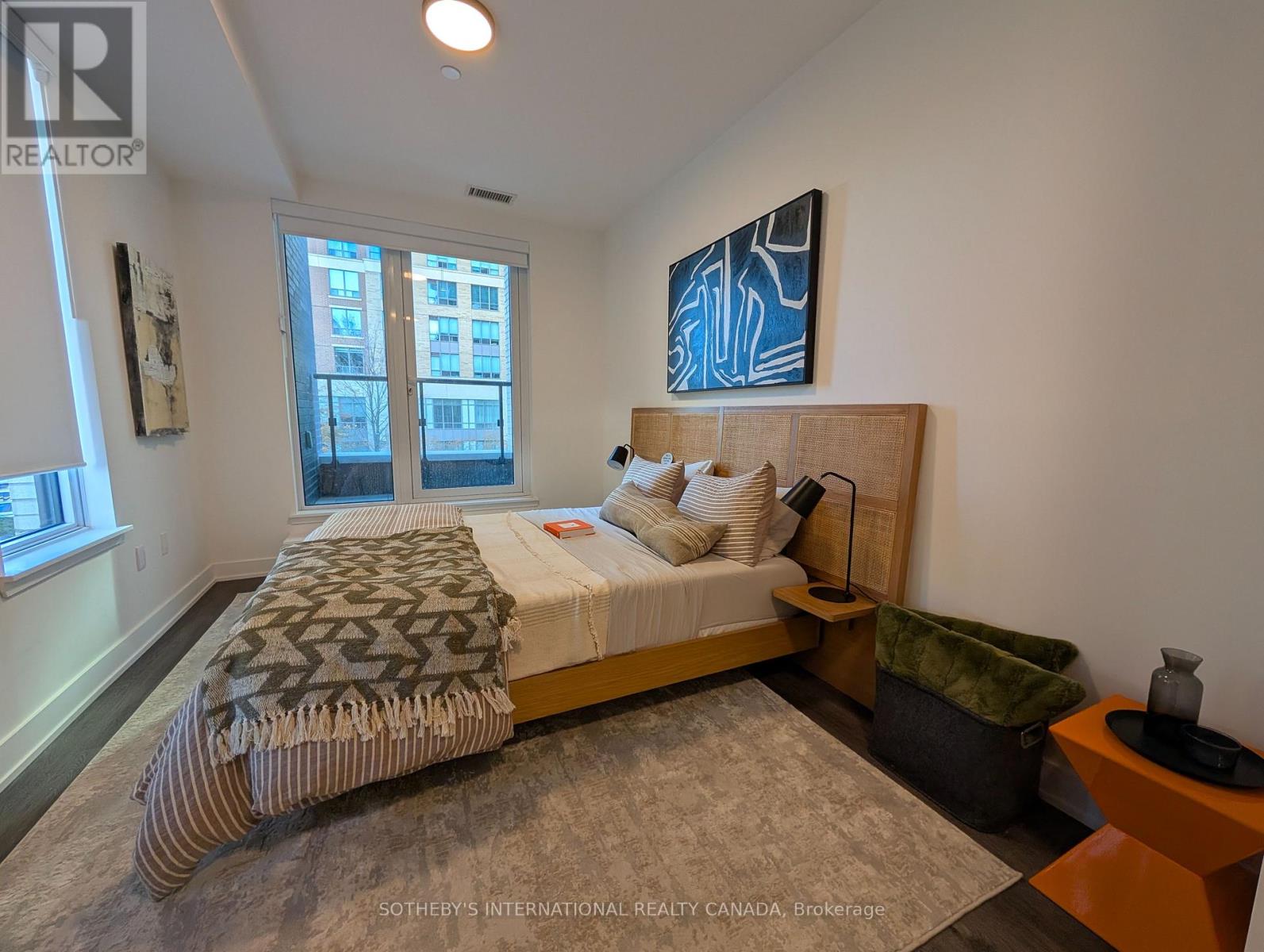 Th1 - 185 Enfield Place, Mississauga, Ontario  L5B 0R3 - Photo 6 - W12481314