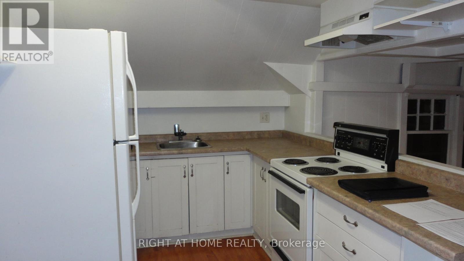 2 - 60 Long Branch Avenue, Toronto, Ontario  M8W 3J2 - Photo 2 - W12486621