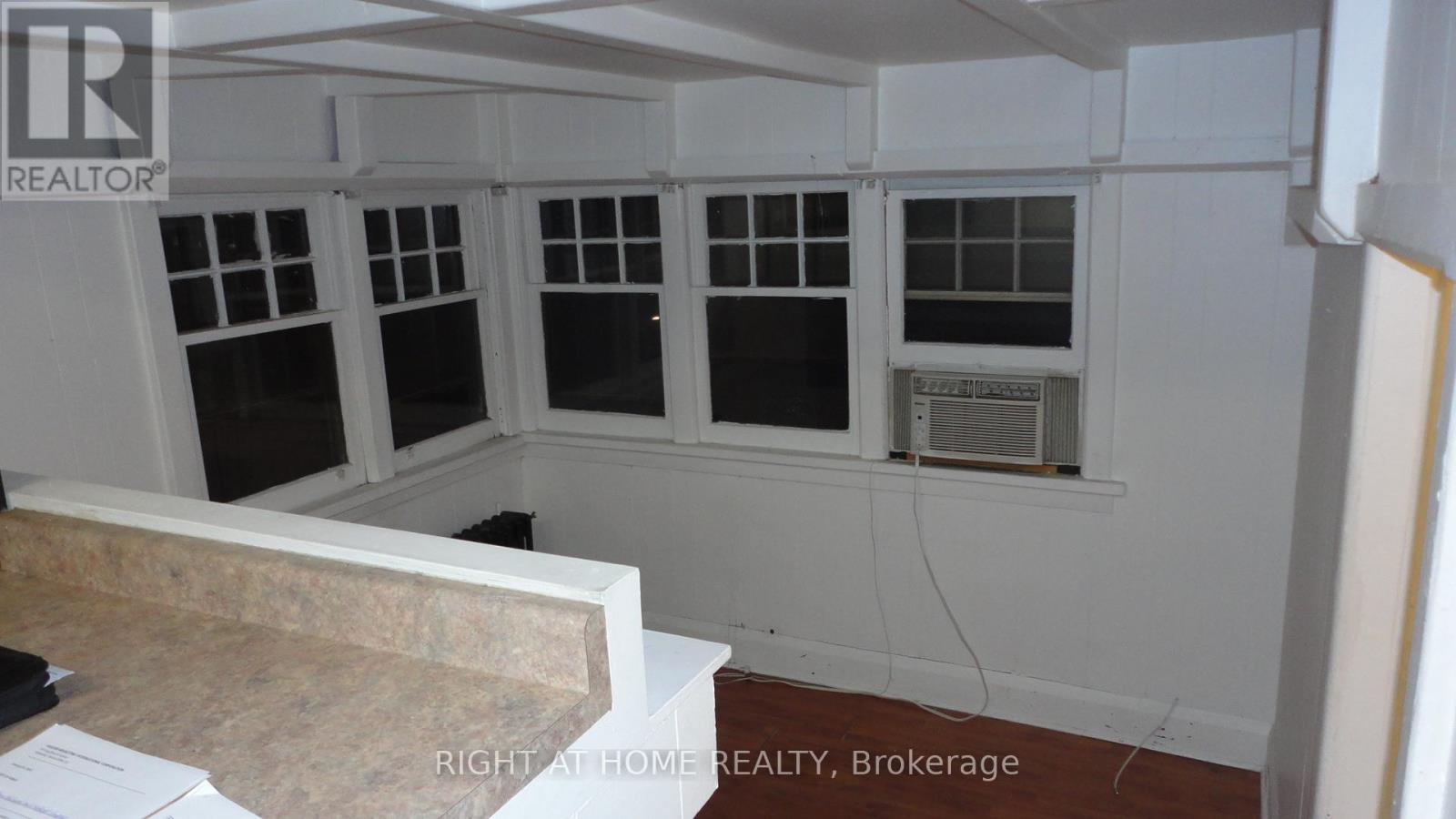 2 - 60 Long Branch Avenue, Toronto, Ontario  M8W 3J2 - Photo 5 - W12486621