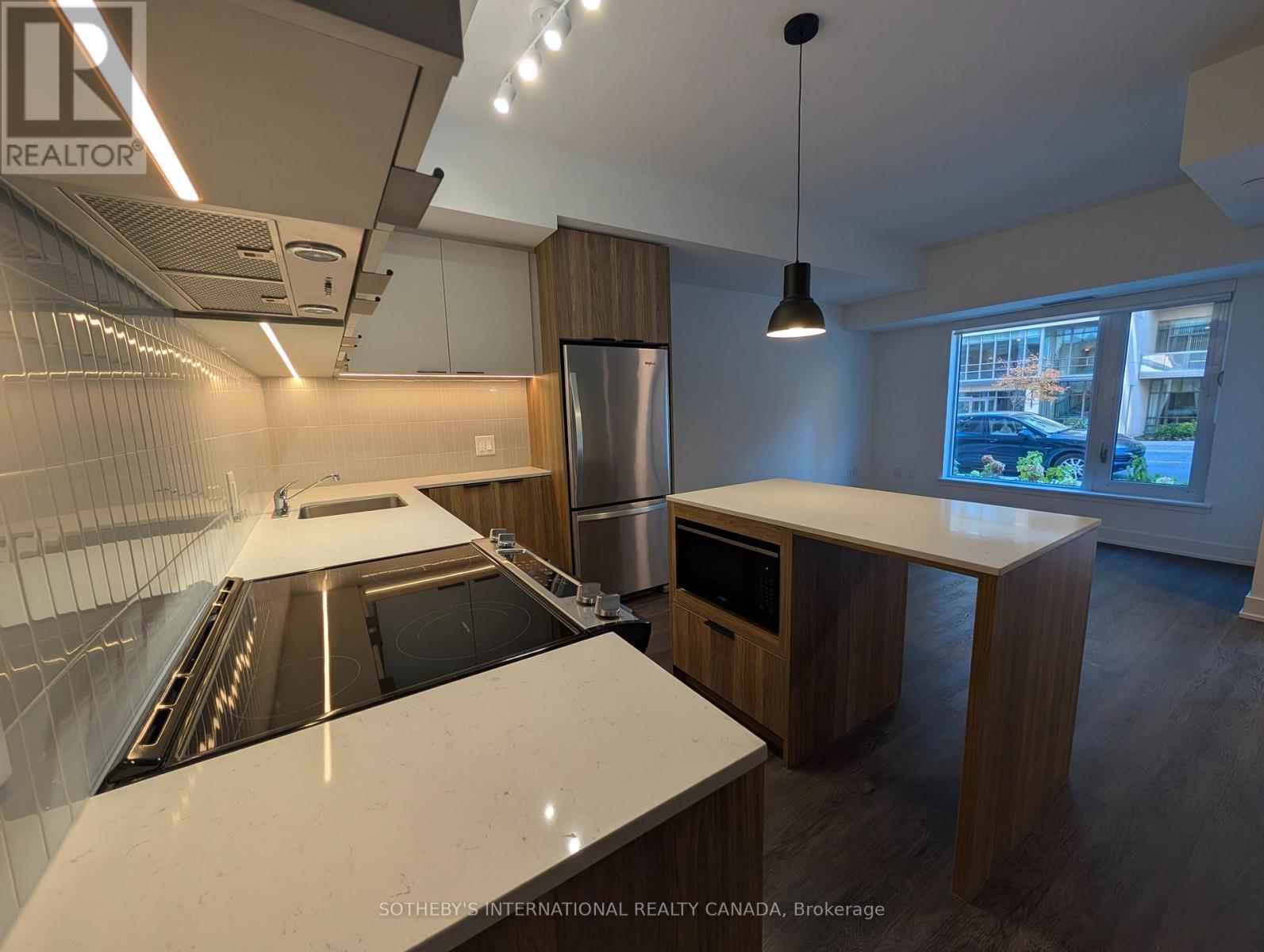 Th1 - 185 Enfield Place, Mississauga, Ontario  L5B 0R3 - Photo 8 - W12481314