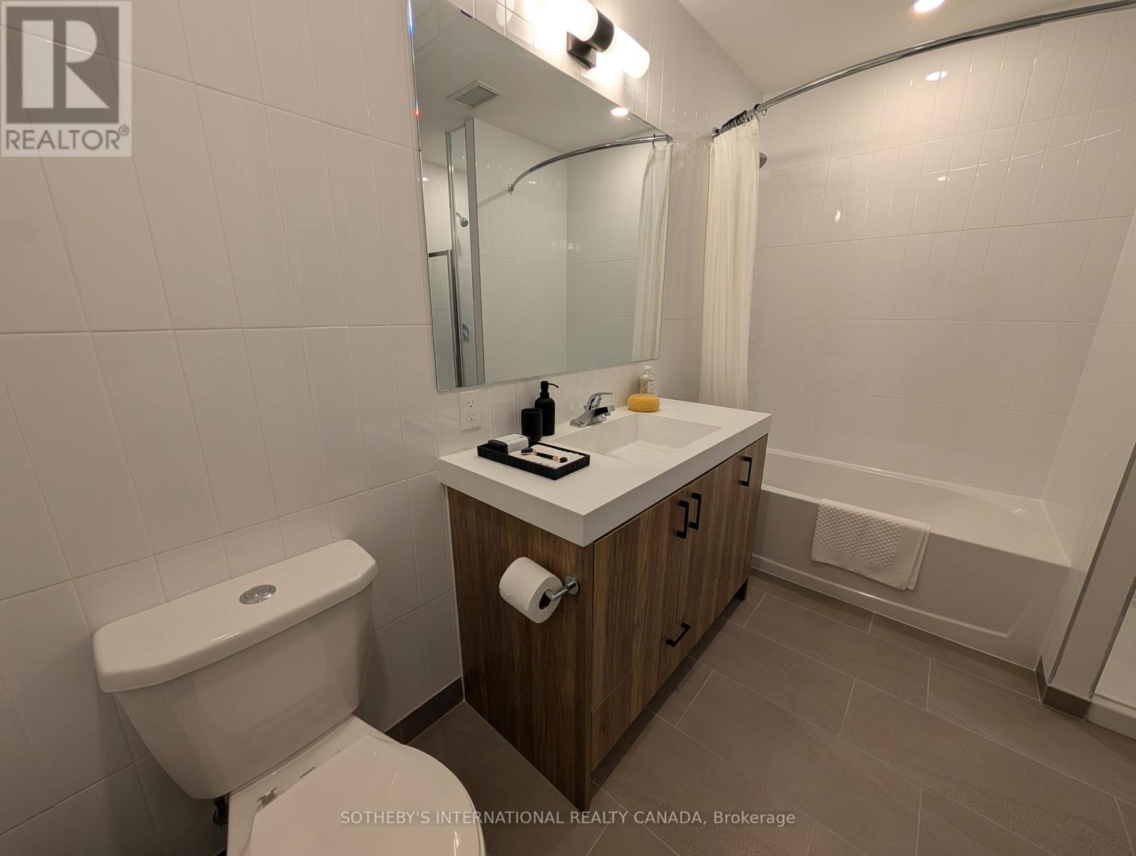 Th1 - 185 Enfield Place, Mississauga, Ontario  L5B 0R3 - Photo 7 - W12481314