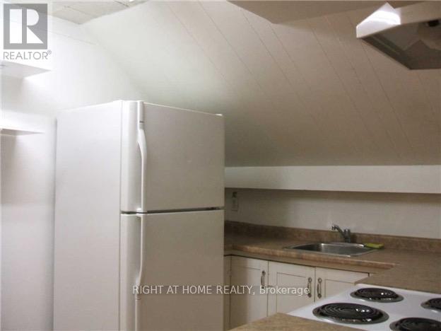 2 - 60 Long Branch Avenue, Toronto, Ontario  M8W 3J2 - Photo 3 - W12486621