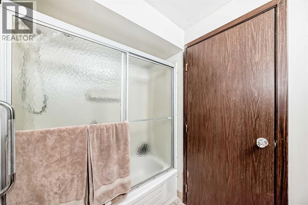 126 Springwood Drive Sw, Calgary, Alberta  T2W 0K5 - Photo 27 - A2261893