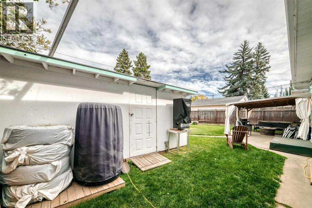 126 Springwood Drive Sw, Calgary, Alberta  T2W 0K5 - Photo 39 - A2261893