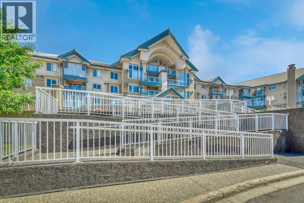 204, 7239 Sierra Morena Boulevard Sw, Calgary, Alberta  T3H 3L7 - Photo 3 - A2263850