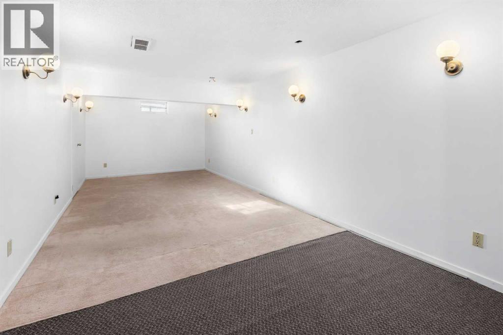 228 Queensland Drive Se, Calgary, Alberta  T2J 3R8 - Photo 29 - A2266895