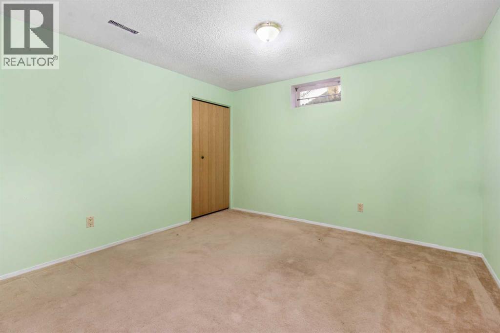 228 Queensland Drive Se, Calgary, Alberta  T2J 3R8 - Photo 33 - A2266895