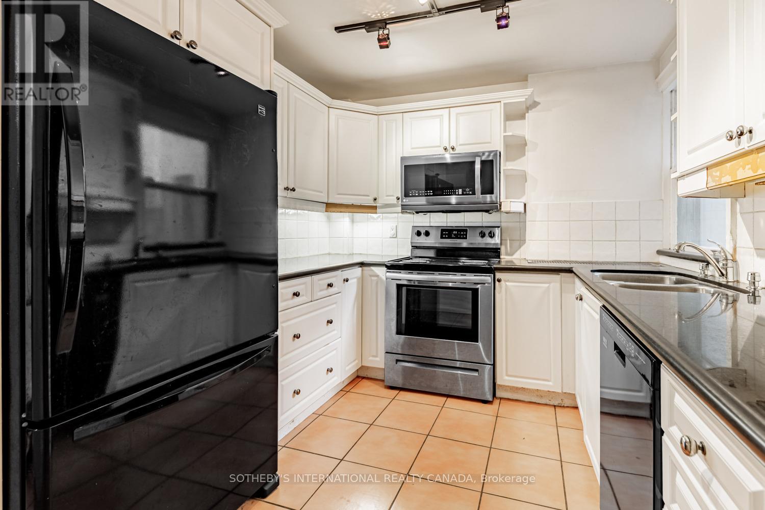 38 Foxbar Road, Toronto, Ontario  M4V 2G6 - Photo 13 - C12489116