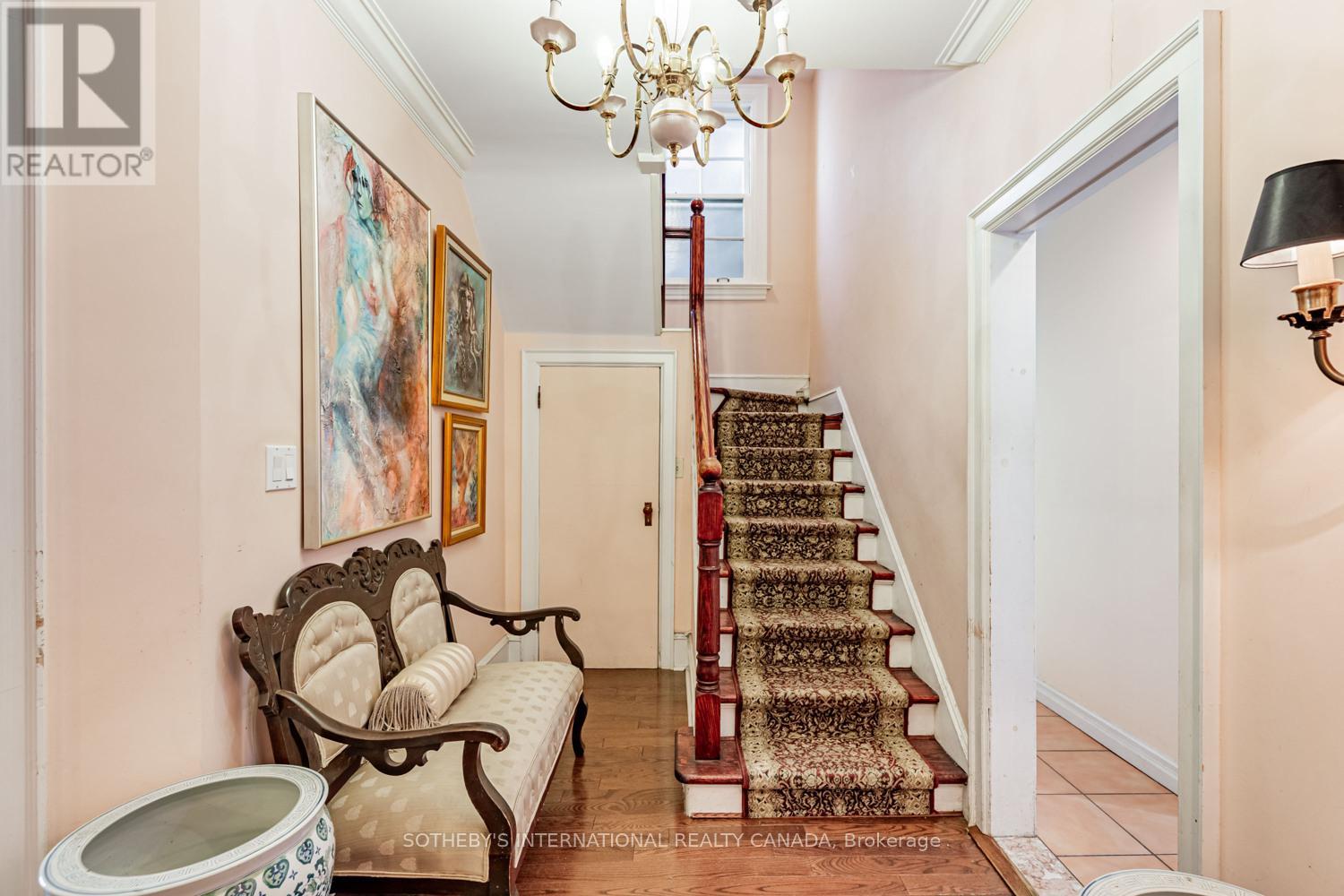 38 Foxbar Road, Toronto, Ontario  M4V 2G6 - Photo 6 - C12489116