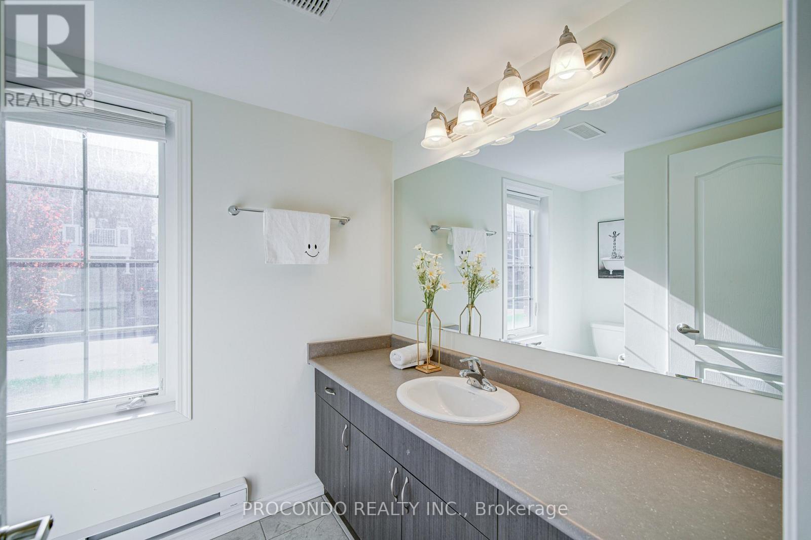 38 Bluegill Crescent, Whitby, Ontario  L1P 0E4 - Photo 11 - E12489132