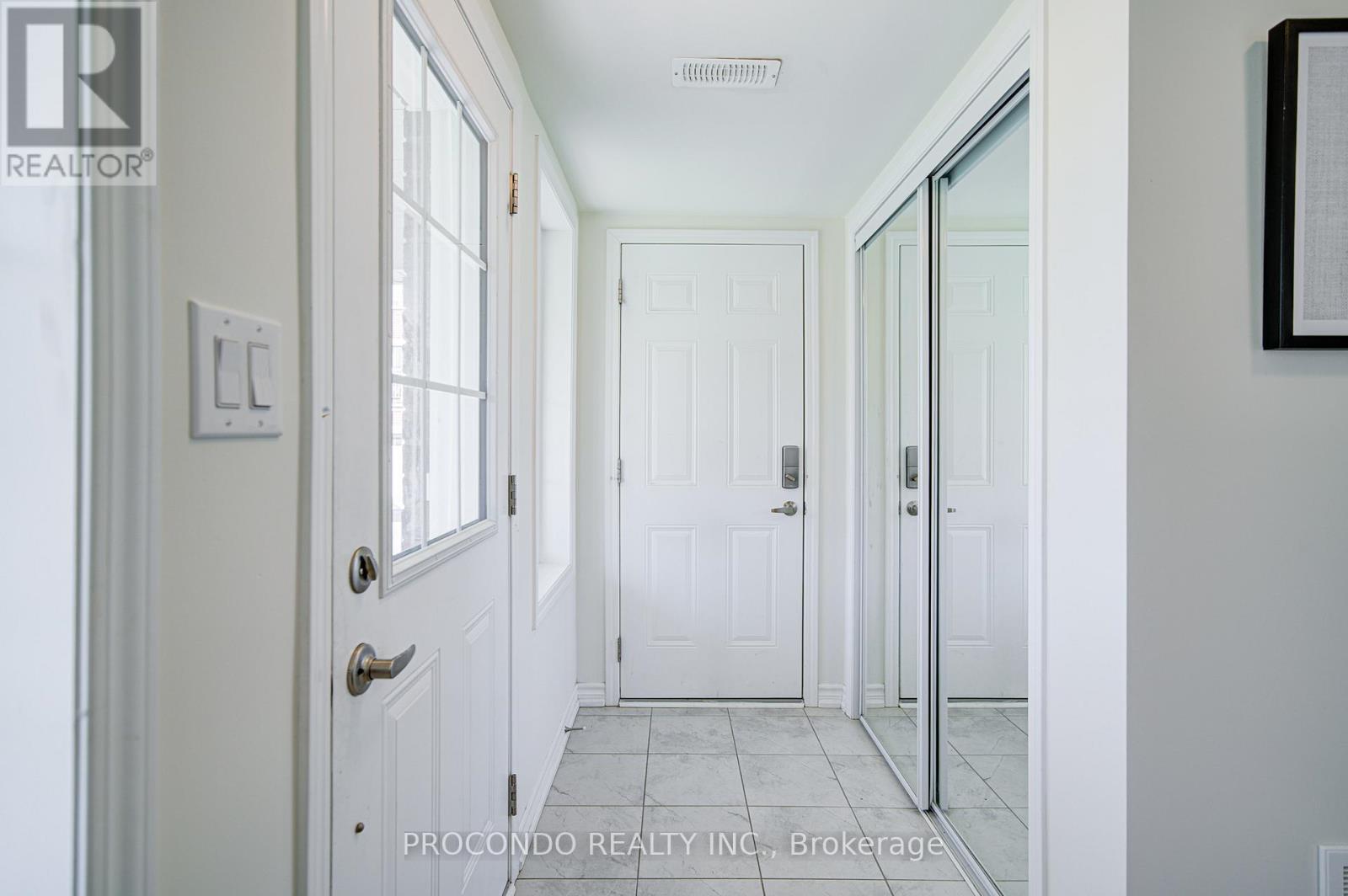 38 Bluegill Crescent, Whitby, Ontario  L1P 0E4 - Photo 4 - E12489132