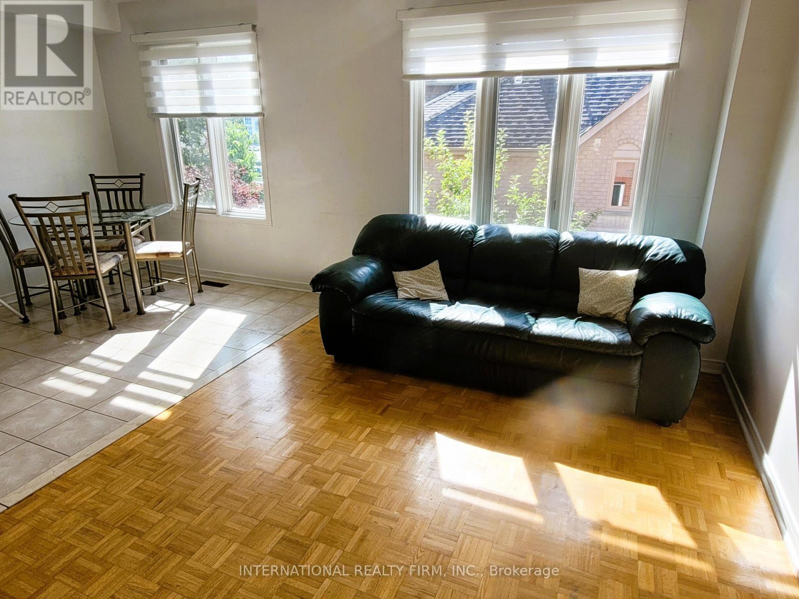 50 Beresford Drive, Richmond Hill, Ontario  L4B 4J6 - Photo 6 - N12489136