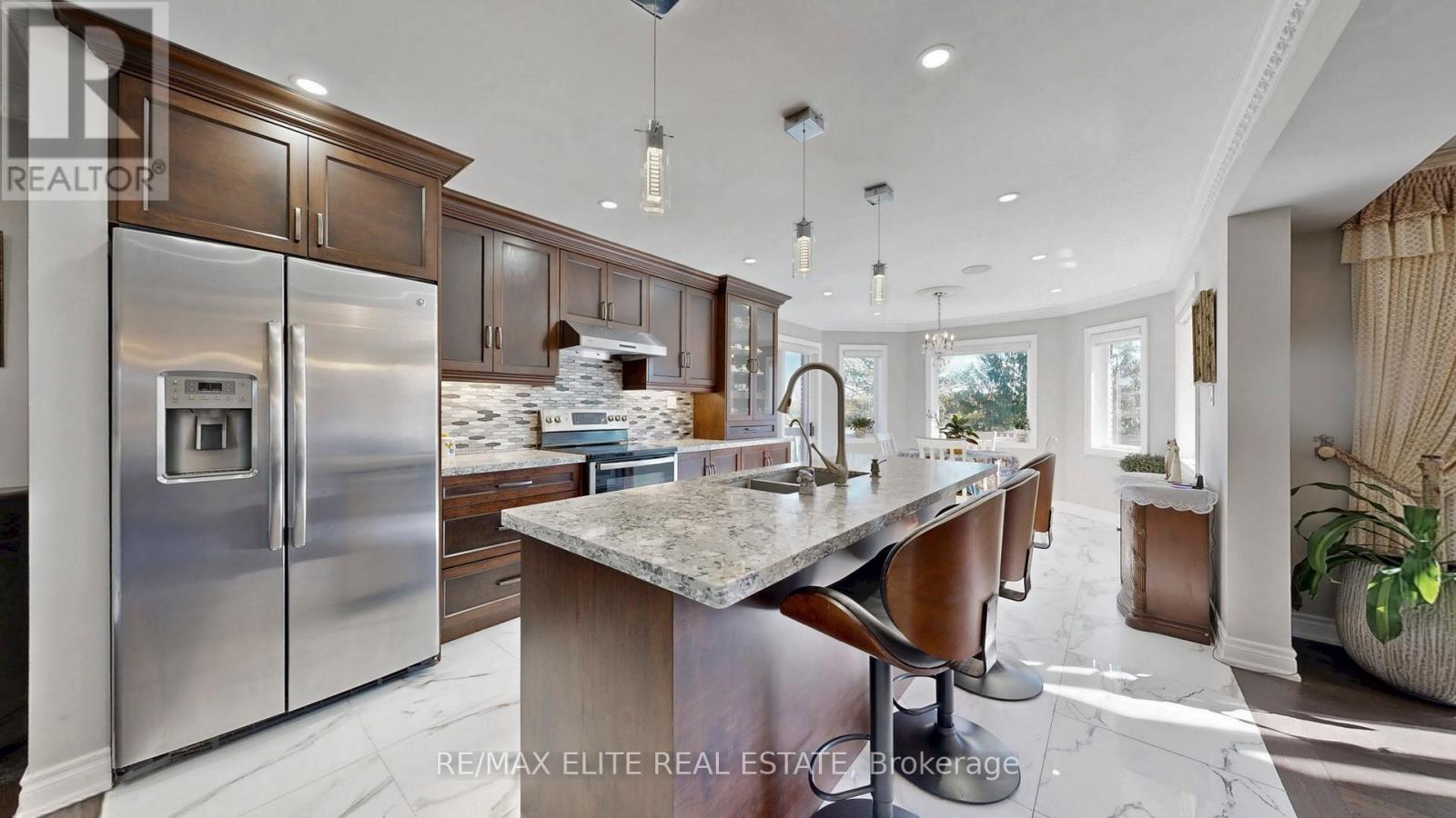 9 Island Lake Drive, Whitchurch-Stouffville, Ontario  L4A 3G7 - Photo 10 - N12489158