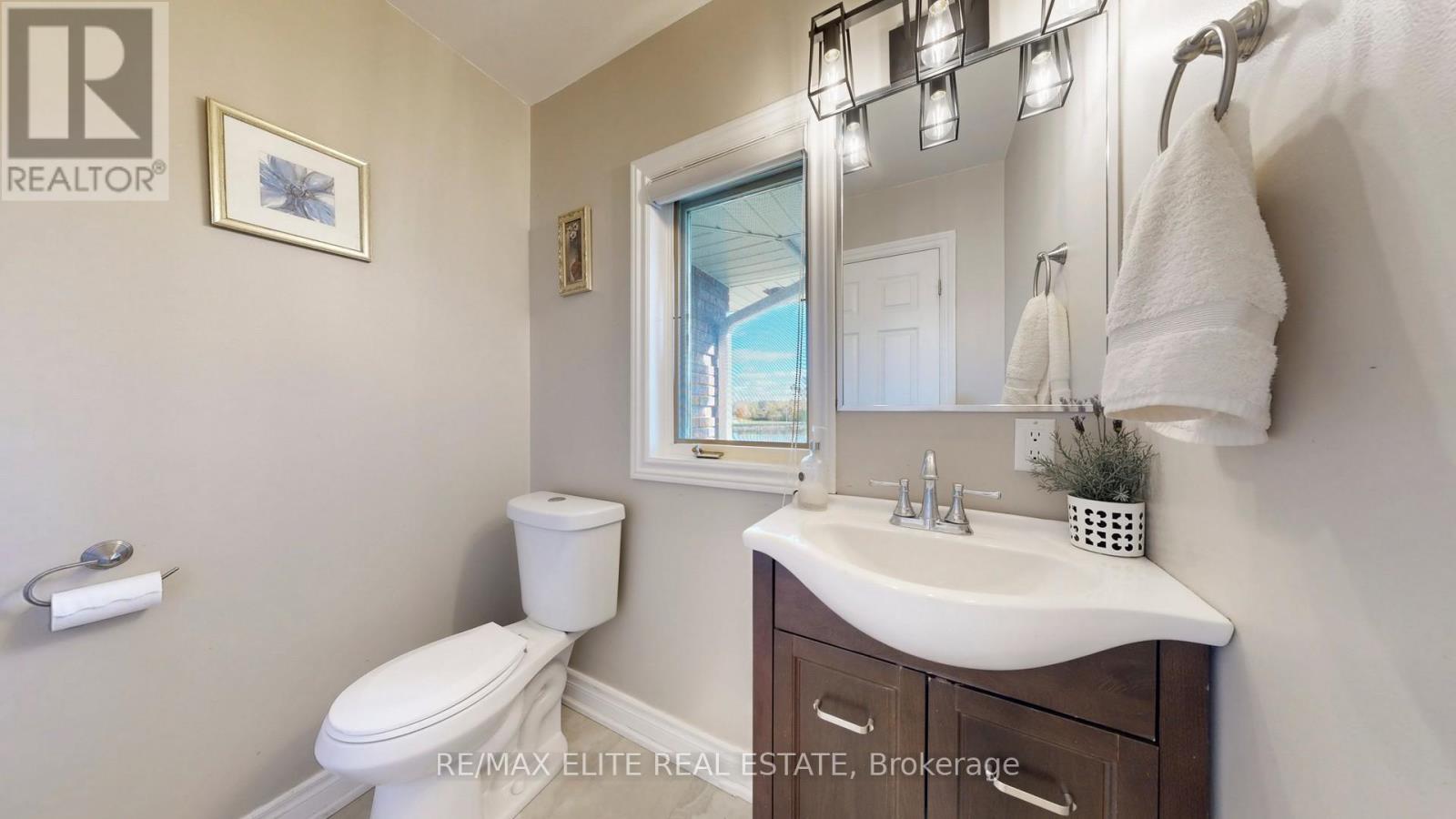 9 Island Lake Drive, Whitchurch-Stouffville, Ontario  L4A 3G7 - Photo 12 - N12489158