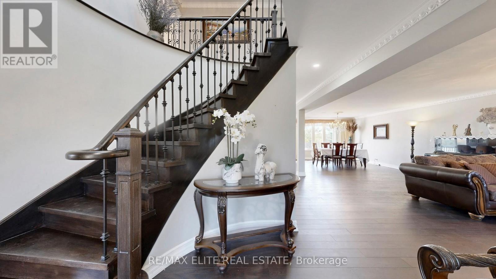 9 Island Lake Drive, Whitchurch-Stouffville, Ontario  L4A 3G7 - Photo 18 - N12489158