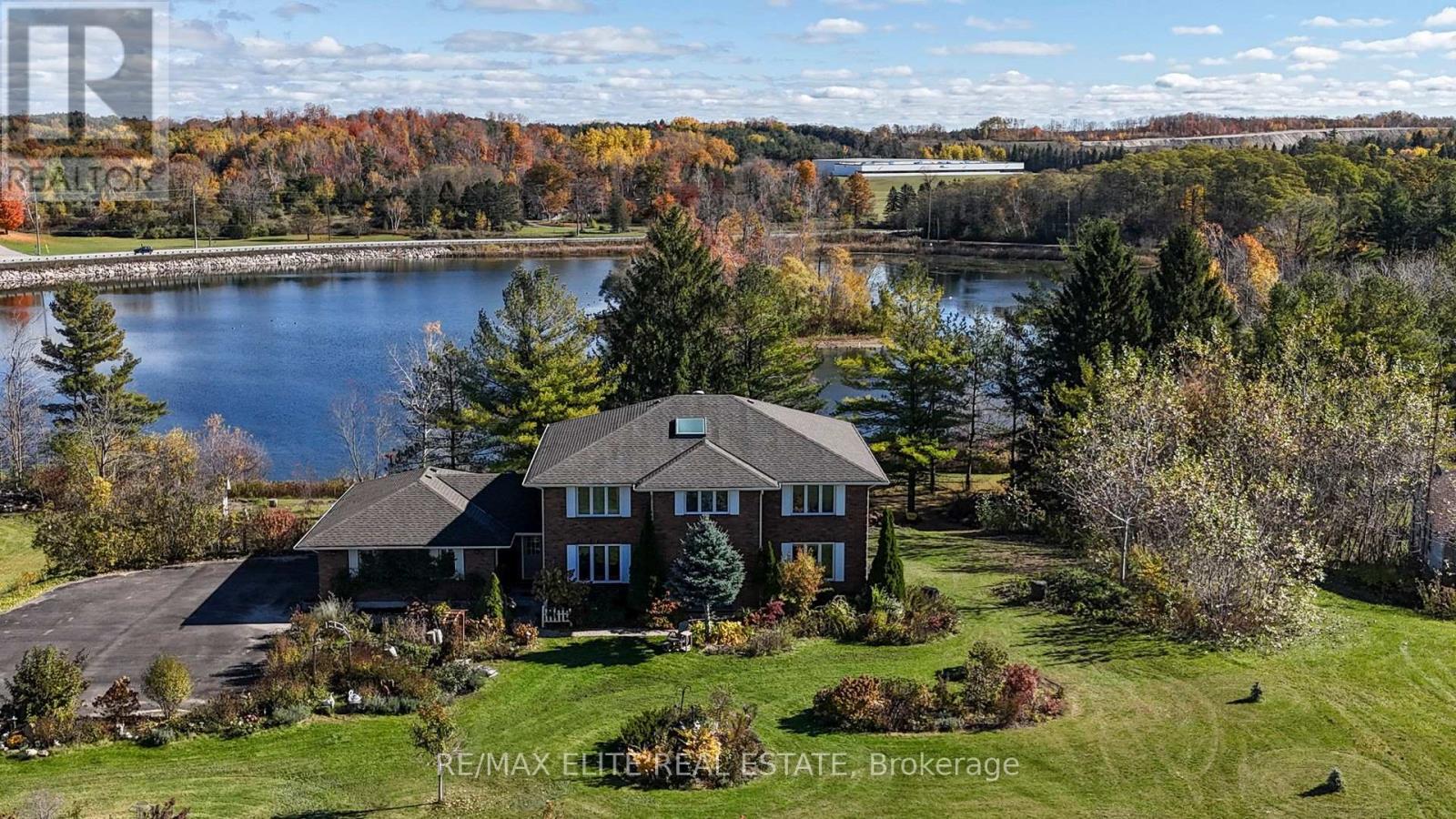 9 Island Lake Drive, Whitchurch-Stouffville, Ontario  L4A 3G7 - Photo 2 - N12489158