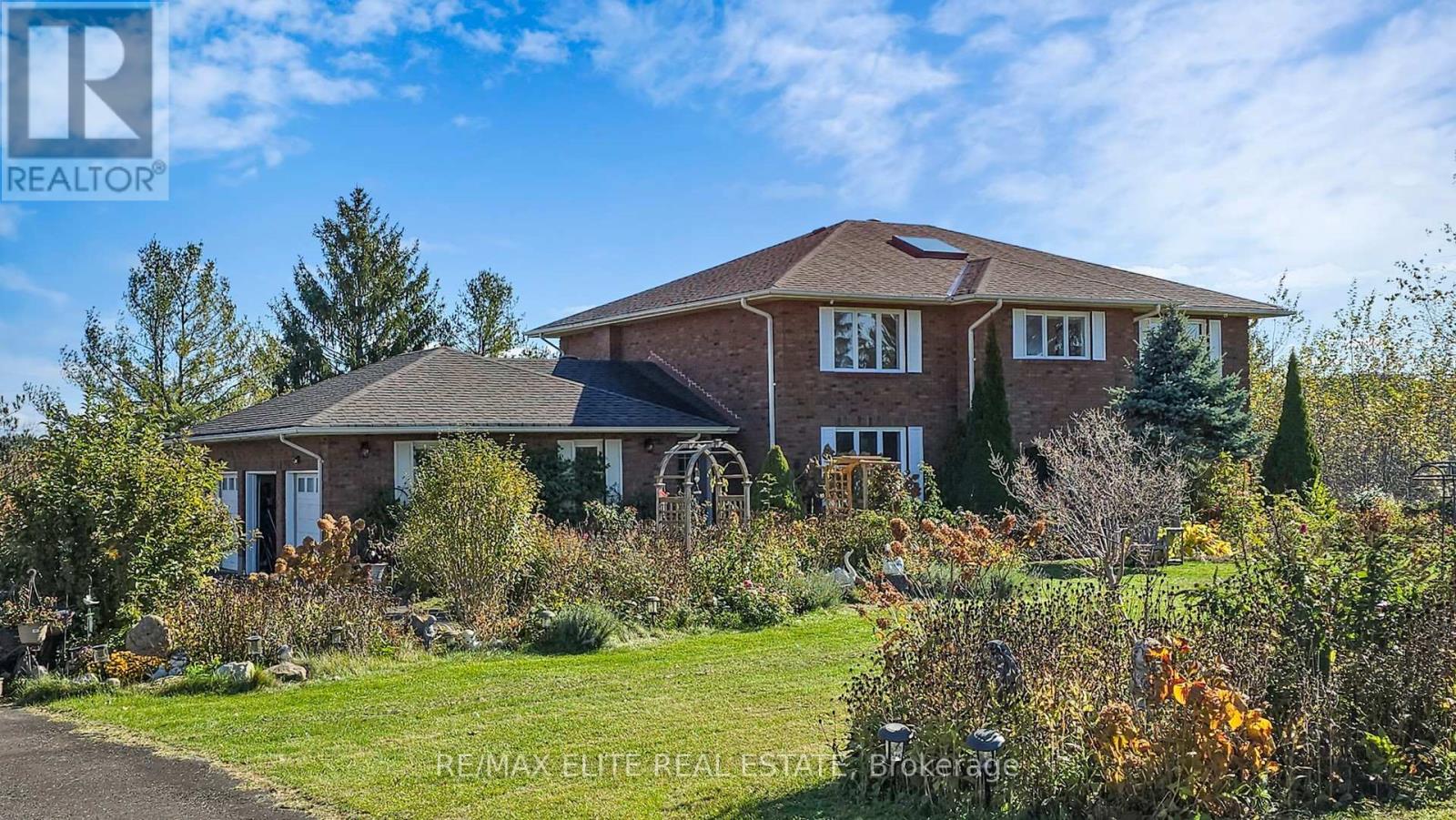 9 Island Lake Drive, Whitchurch-Stouffville, Ontario  L4A 3G7 - Photo 3 - N12489158