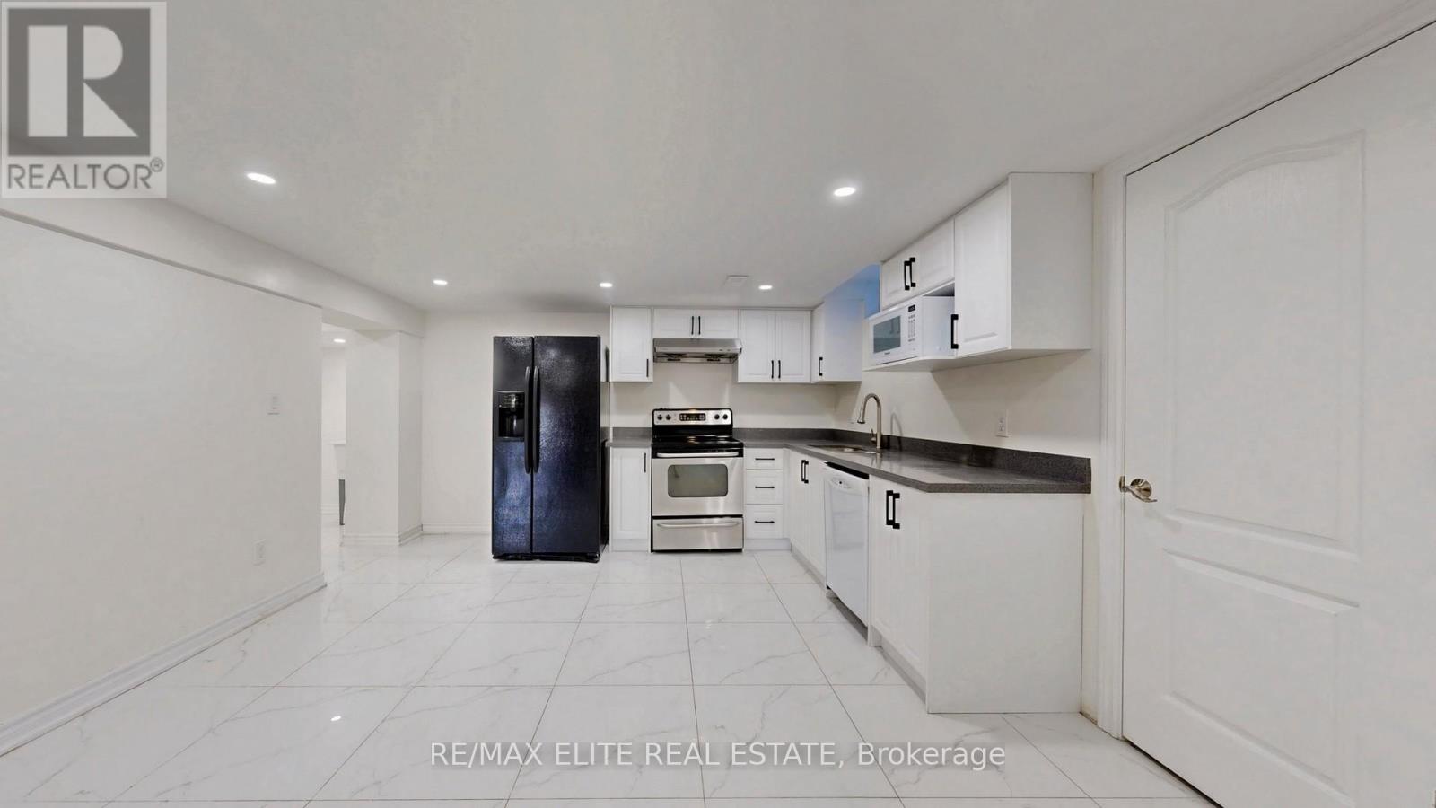 9 Island Lake Drive, Whitchurch-Stouffville, Ontario  L4A 3G7 - Photo 40 - N12489158