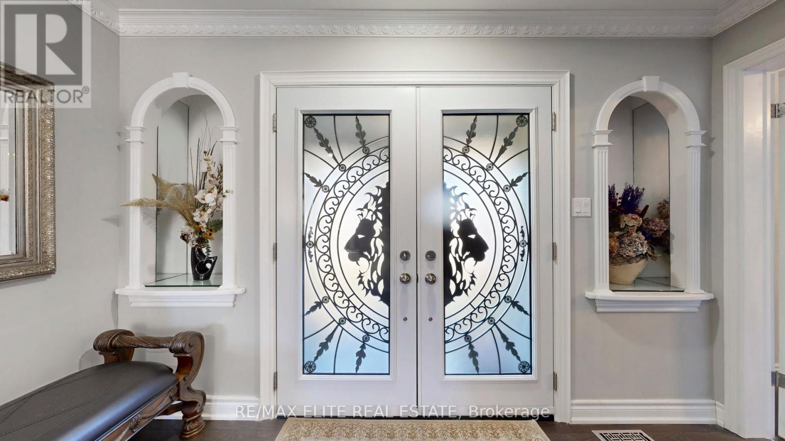 9 Island Lake Drive, Whitchurch-Stouffville, Ontario  L4A 3G7 - Photo 5 - N12489158