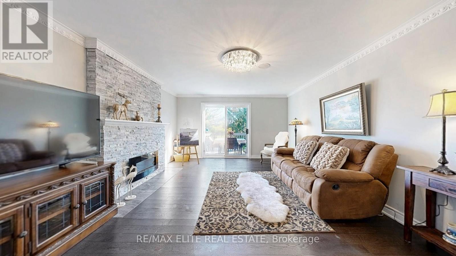 9 Island Lake Drive, Whitchurch-Stouffville, Ontario  L4A 3G7 - Photo 6 - N12489158