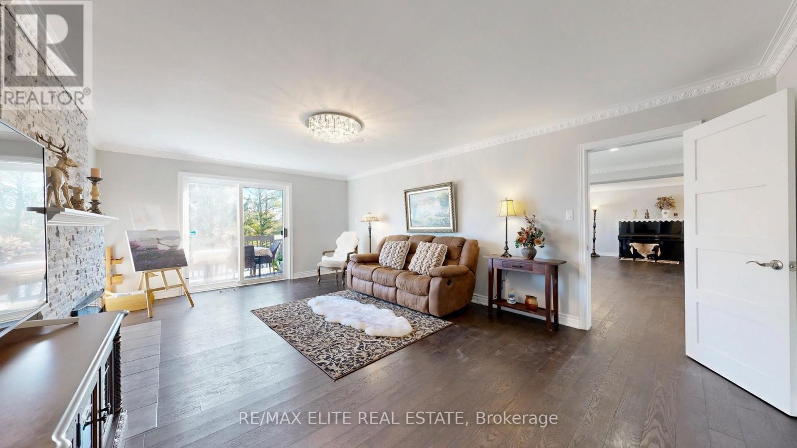 9 Island Lake Drive, Whitchurch-Stouffville, Ontario  L4A 3G7 - Photo 7 - N12489158