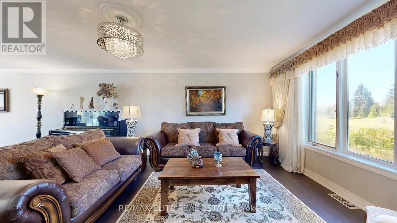 9 Island Lake Drive, Whitchurch-Stouffville, Ontario  L4A 3G7 - Photo 8 - N12489158