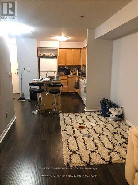 1927 - 3888 Duke Of York Boulevard, Mississauga, Ontario  L5B 4P5 - Photo 2 - W12489128