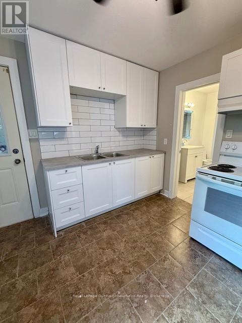 4143 Welland Street, Niagara Falls, Ontario  L2G 6J9 - Photo 3 - X12489124