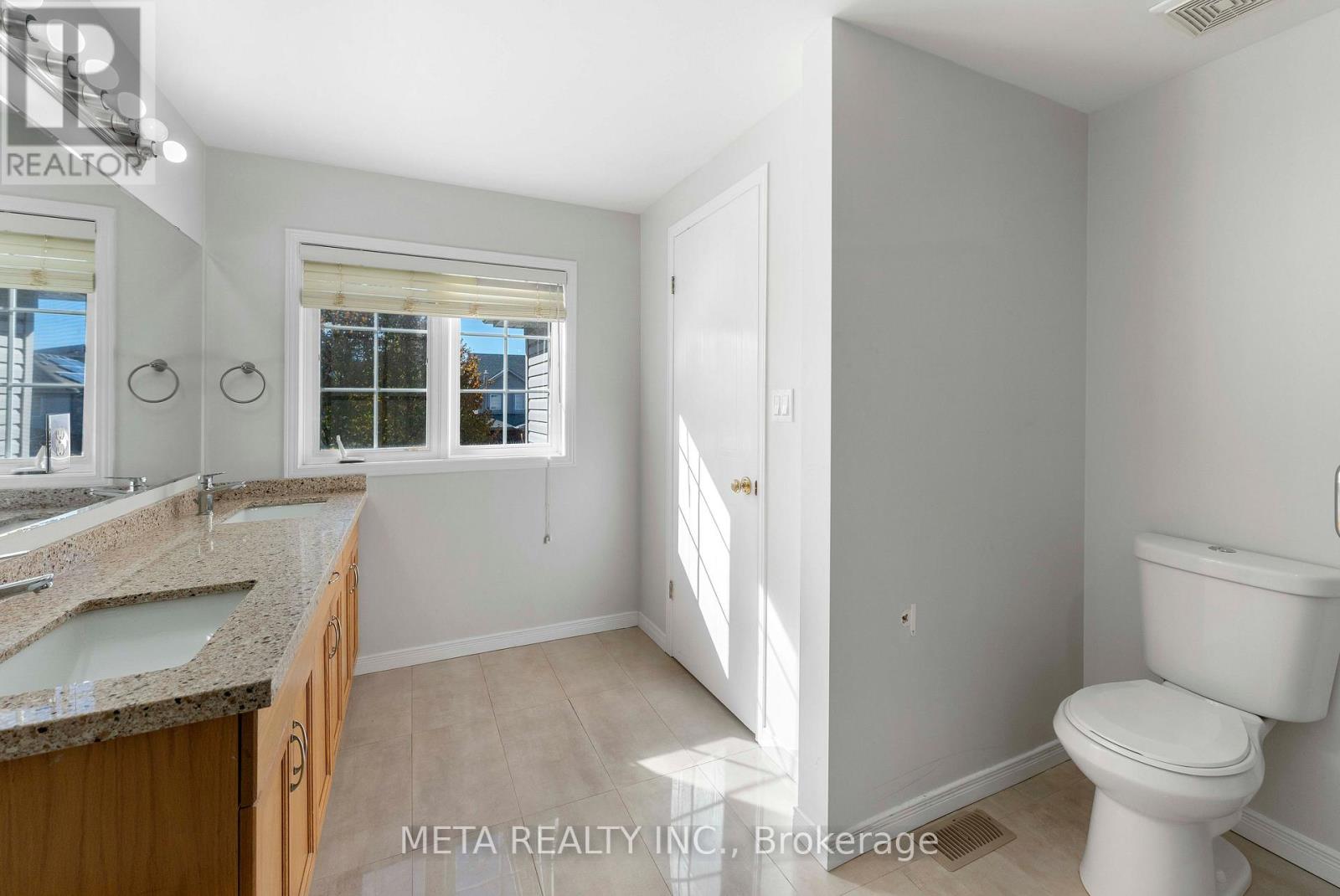 159 Lynch Circle, Guelph, Ontario  N1L 1R7 - Photo 19 - X12489130