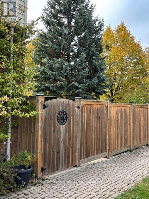 98 Fellowes Crescent, Hamilton, Ontario  L8B 0M7 - Photo 18 - X12489134