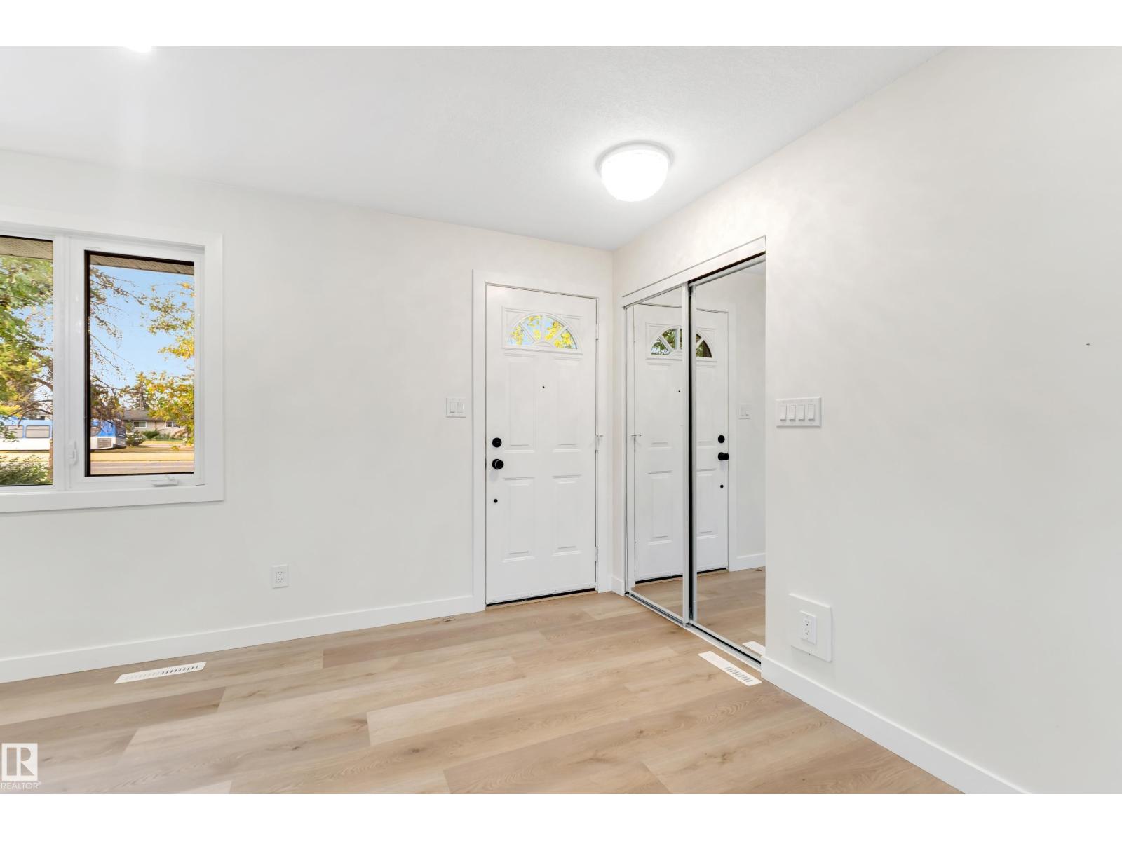 5907 137 Av Nw, Edmonton, Alberta  T5A 0P1 - Photo 3 - E4463972