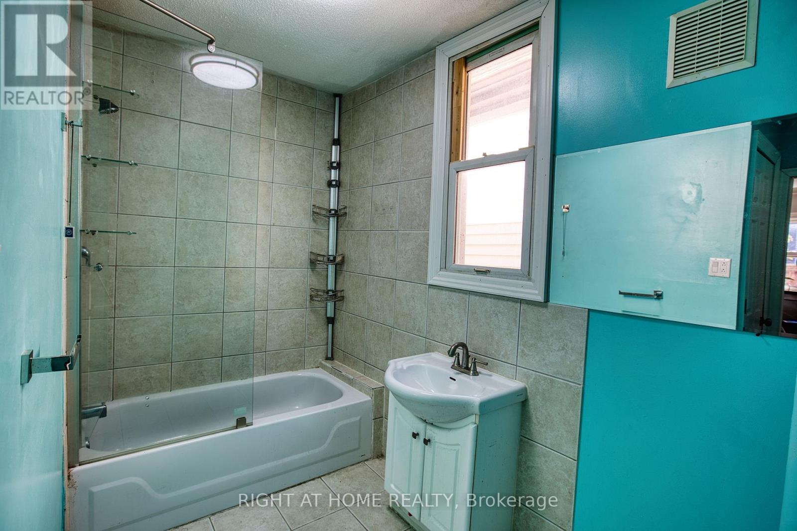 Unknown Address, ,     - Photo 23 - X12475180