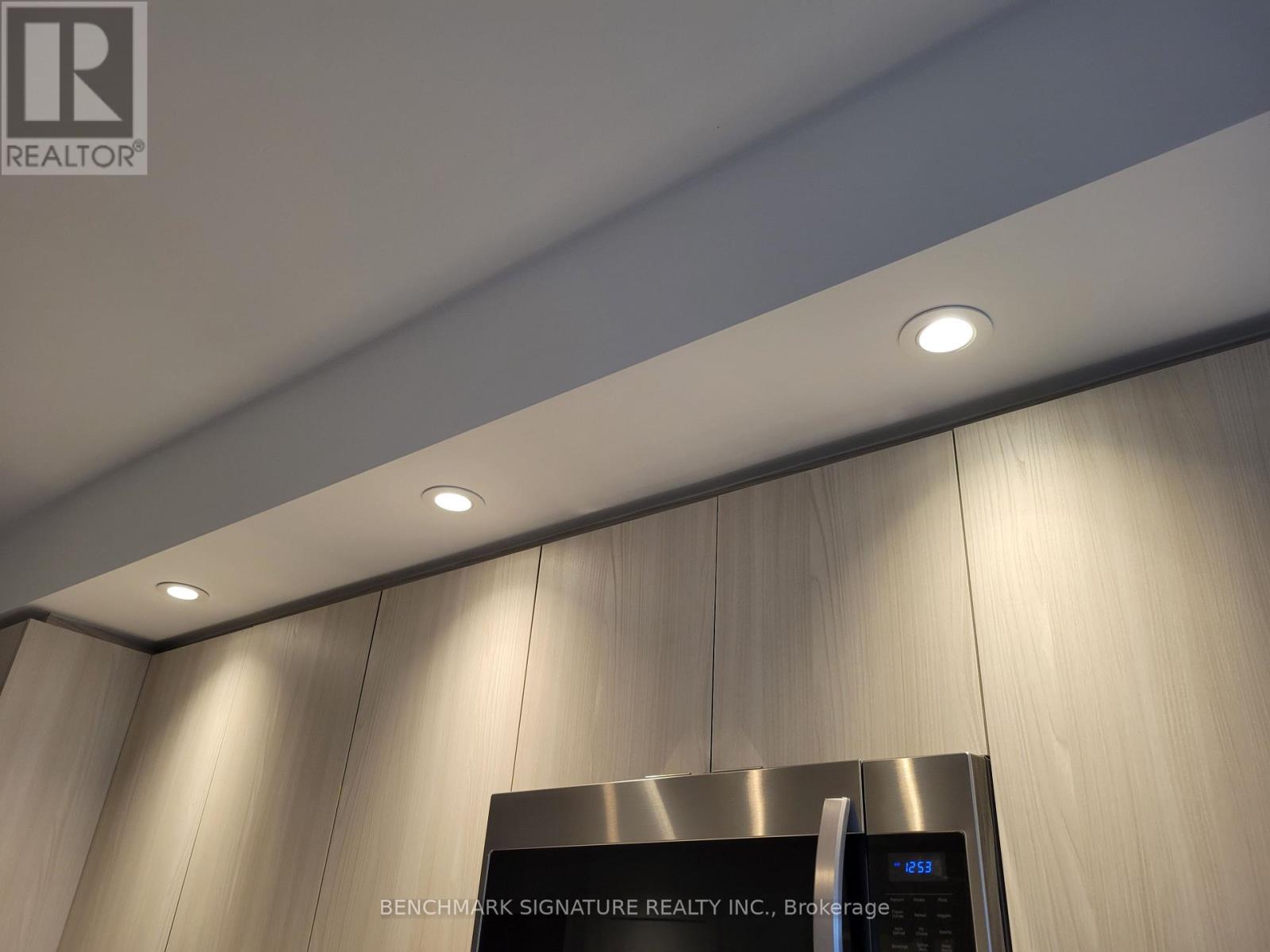 4115 - 1926 Lake Shore Boulevard W, Toronto, Ontario  M6S 1A1 - Photo 4 - W12489170