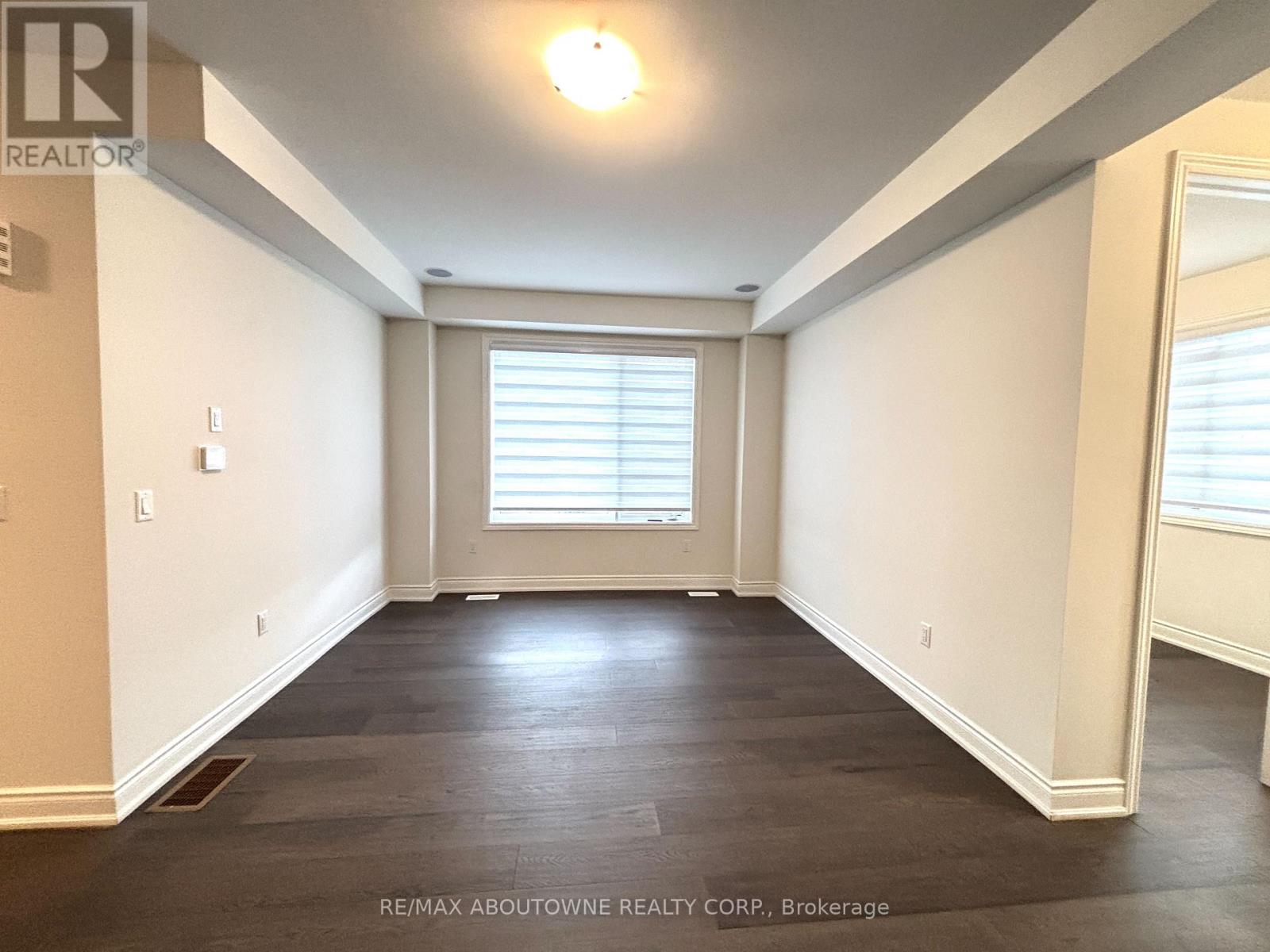 4 Bowbeer Road, Oakville, Ontario  L6H 0Z5 - Photo 12 - W12489178